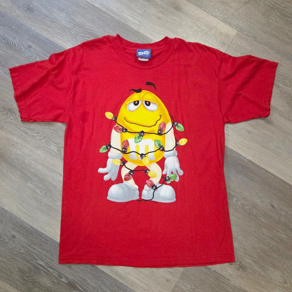 M&M's‎ Graphic T-Shirt Mens L Red Excellent Christmas Yellow M&M Holiday Lights
